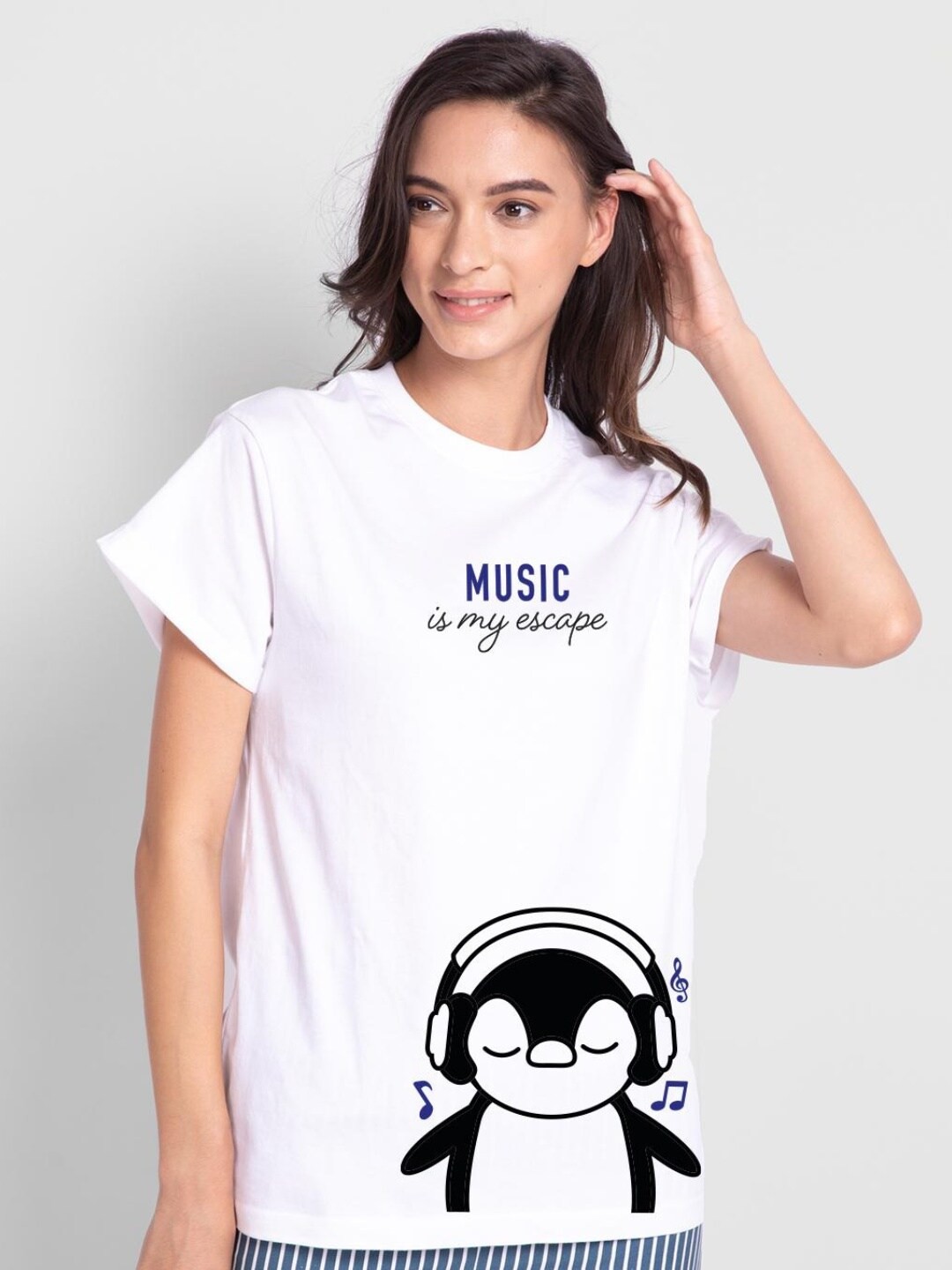 

Bewakoof Women White & Black Printed Pure Cotton Relaxed Fit T-shirt