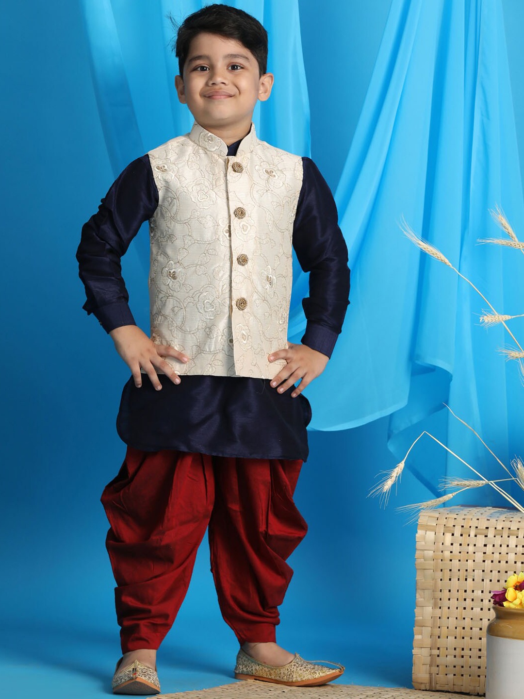 

VASTRAMAY Boys Blue Kurta with Patiala