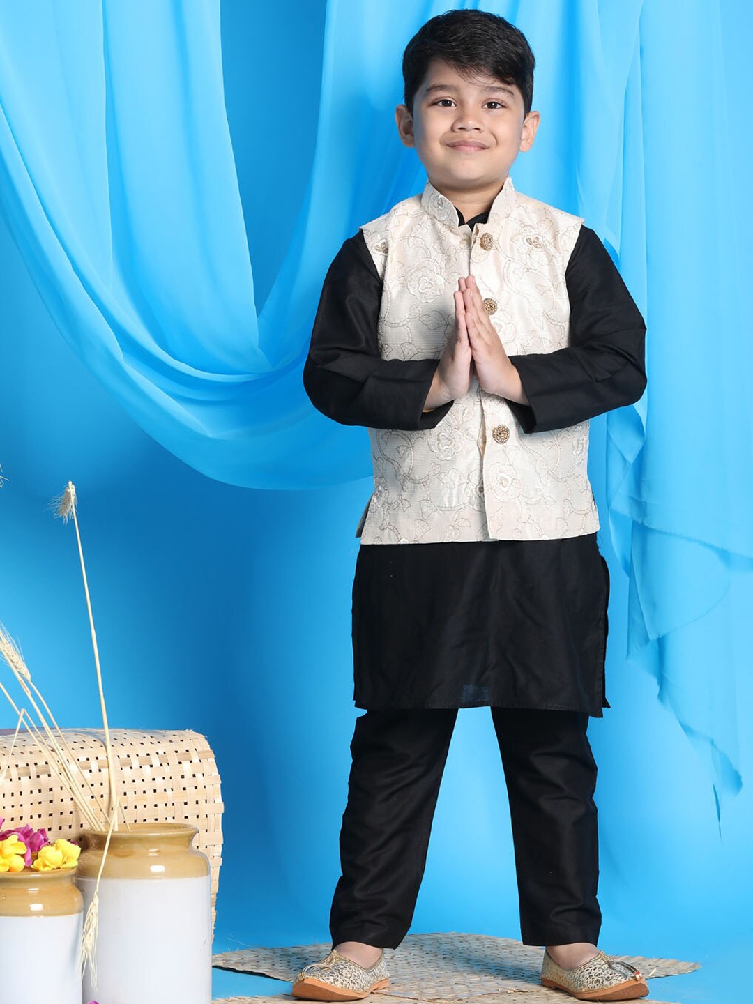 

VASTRAMAY Boys Black Kurta with Pyjamas & With Nehru Jacket