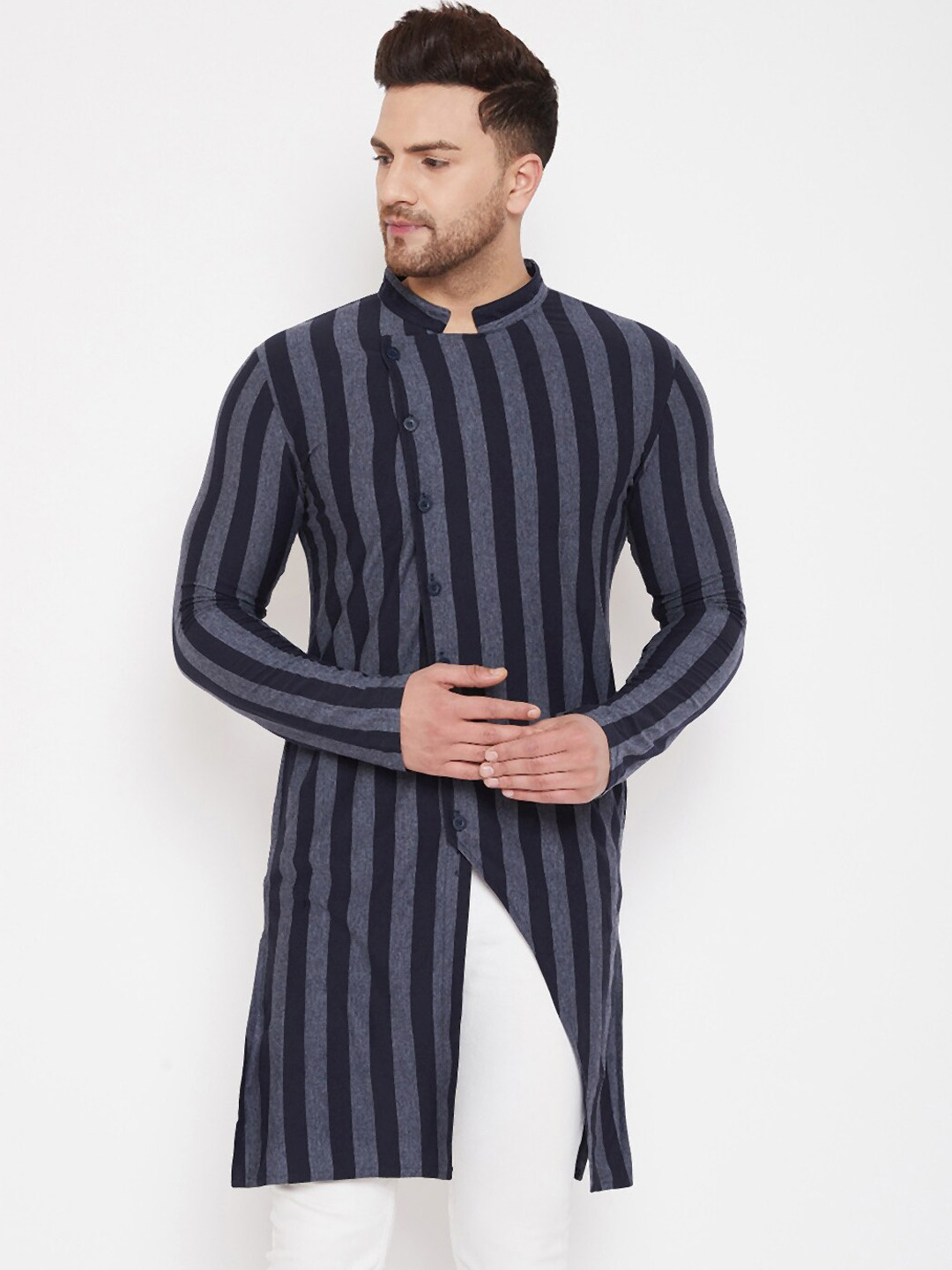 

Hypernation Men Blue Striped Kurta