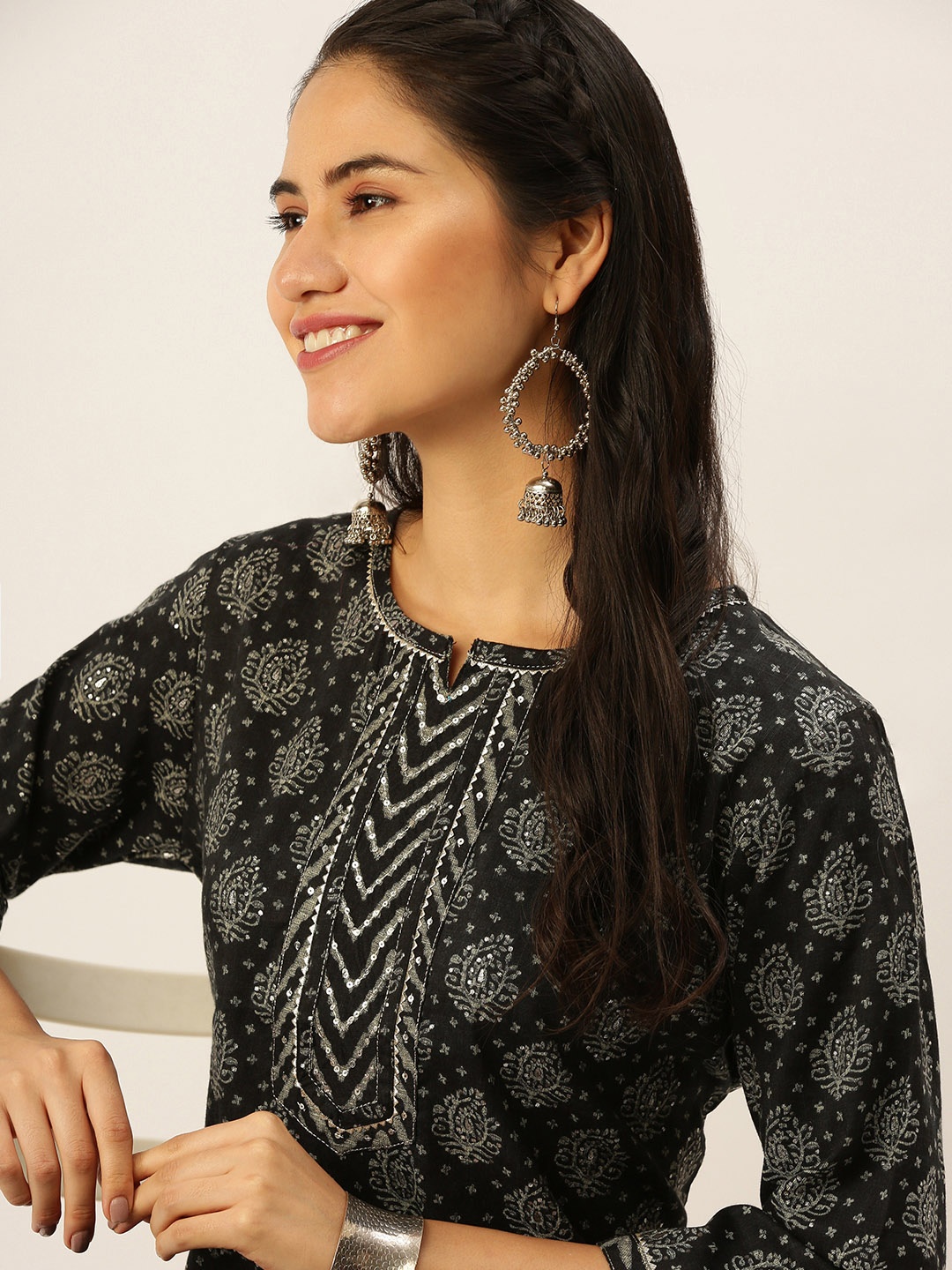 

SHOWOFF Women Black Embroidered Gotta Patti Kurti with Trousers & With Dupatta