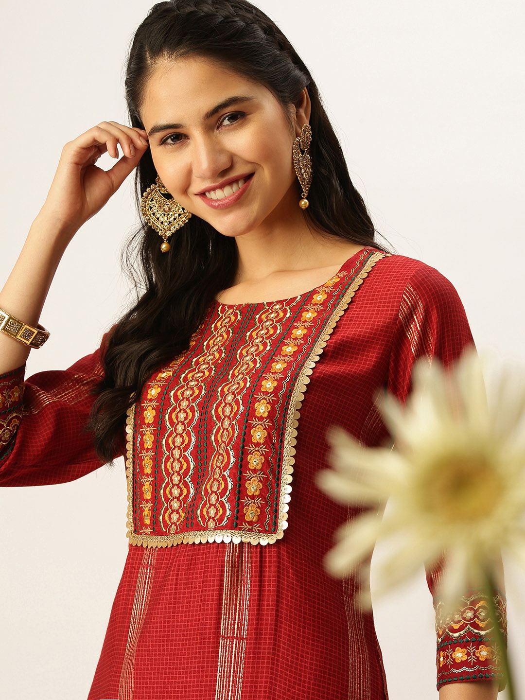 SHOWOFF Women Maroon Floral Embroidered Thread Work Kurta with Trousers