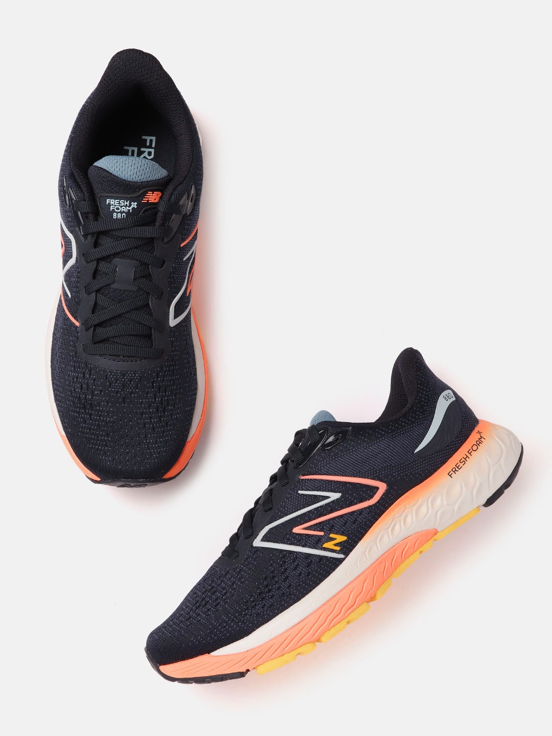 

New Balance Men Navy Blue & White Woven Design 880 Running Shoes