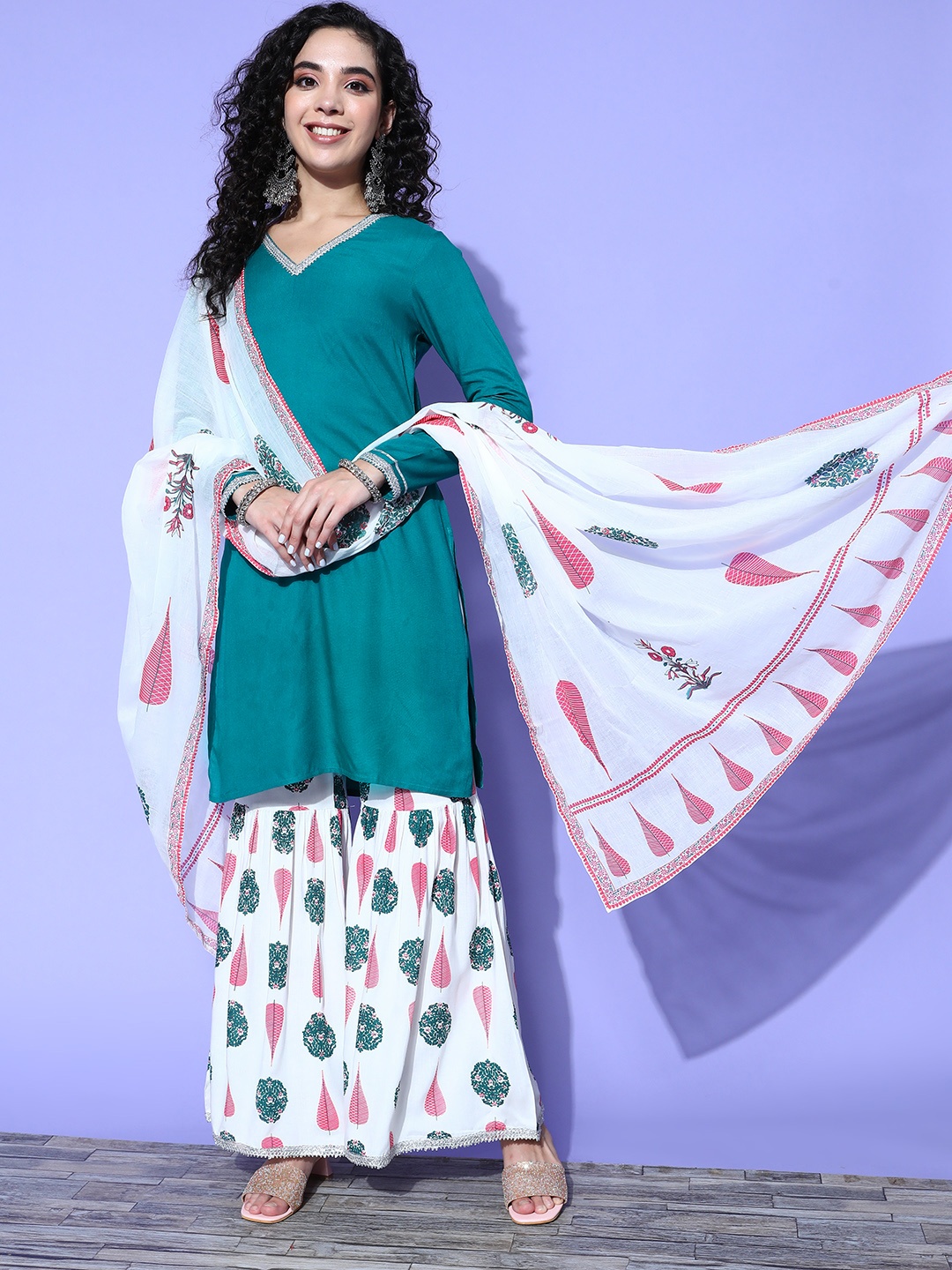 

HERE&NOW Women Ethnic Motifs Viscose Rayon Fusion Bottom Kurta Set, Green