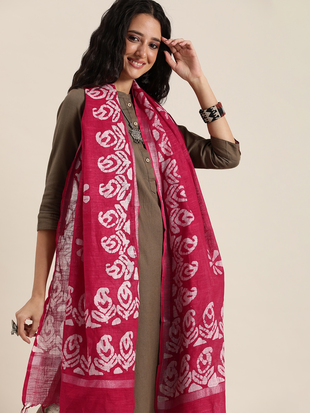 

Taavi Red & White Ethnic Motifs Printed Pure Cotton Batik Dupatta