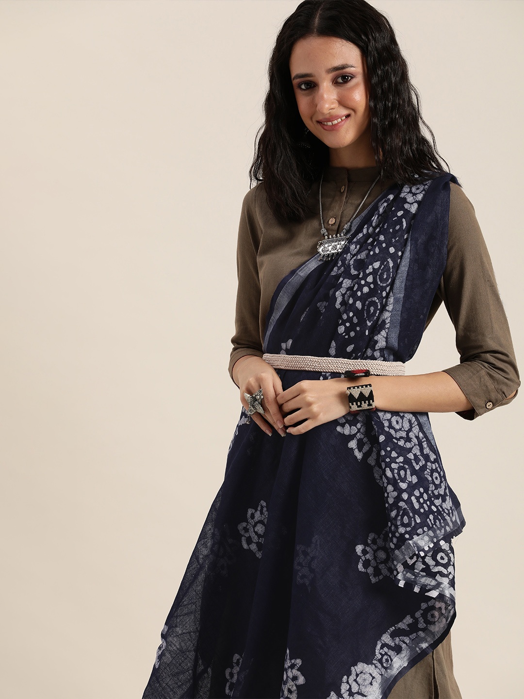 

Taavi Navy Blue & White Ethnic Motifs Printed Pure Cotton Batik Dupatta