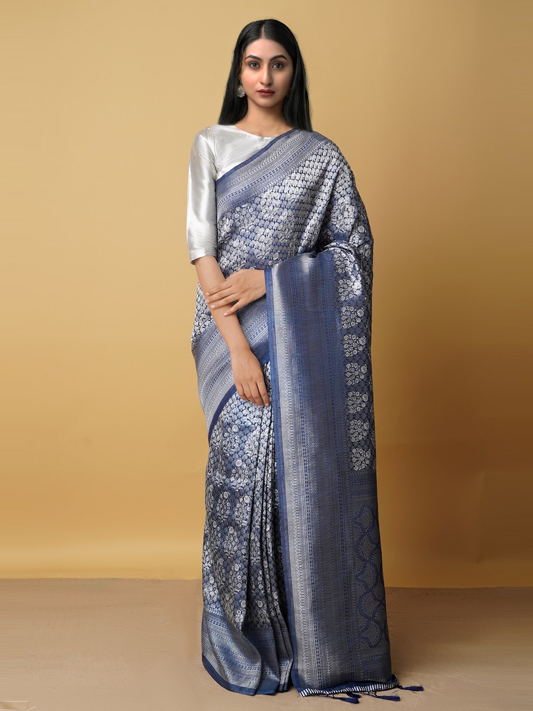 

Unnati Silks Navy Blue & Silver-Toned Woven Design Zari Silk Blend Kanjeevaram Saree