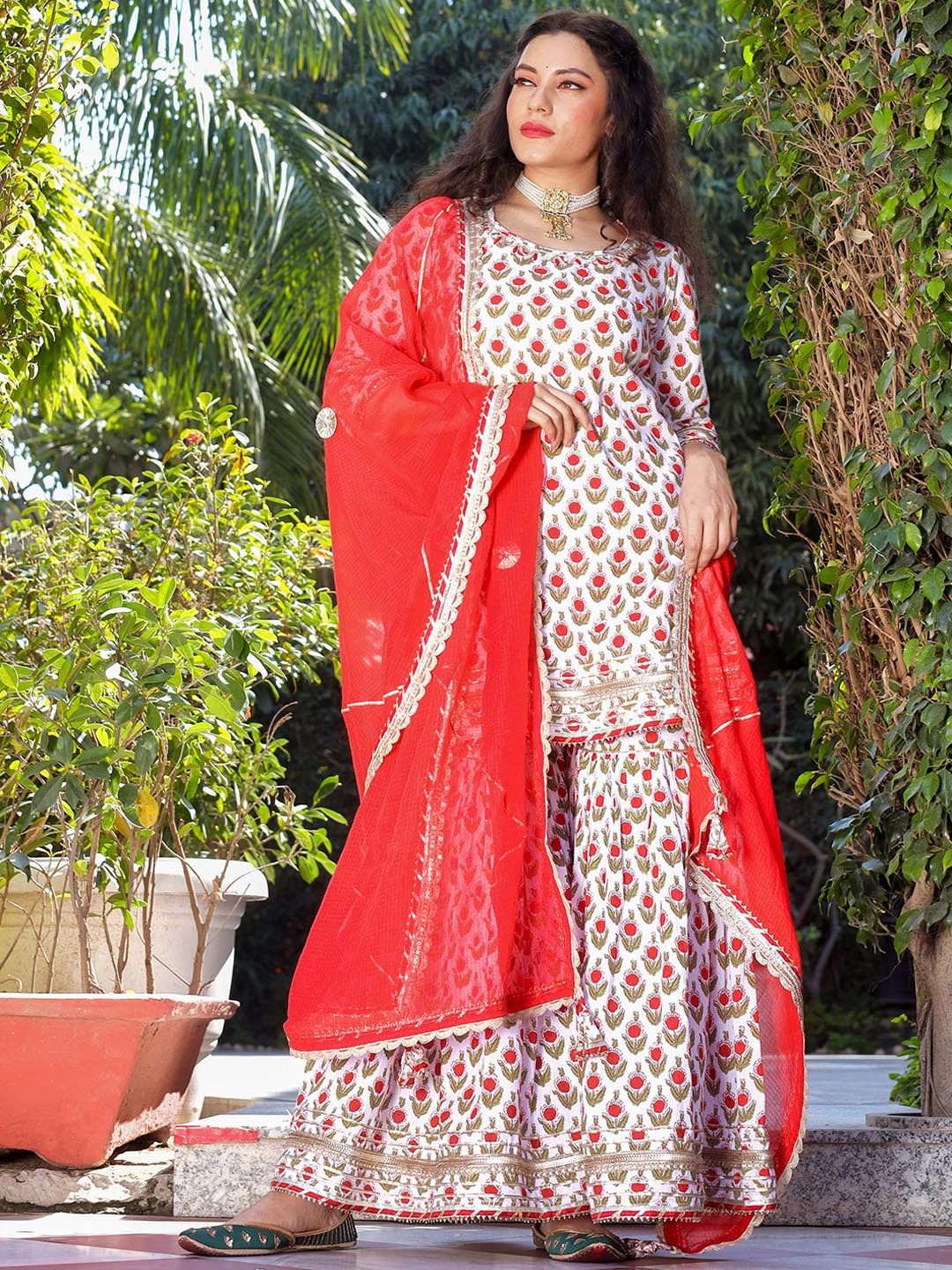 

Divena Women White Floral Printed Pure Cotton Kurta with Sharara & With Dupatta