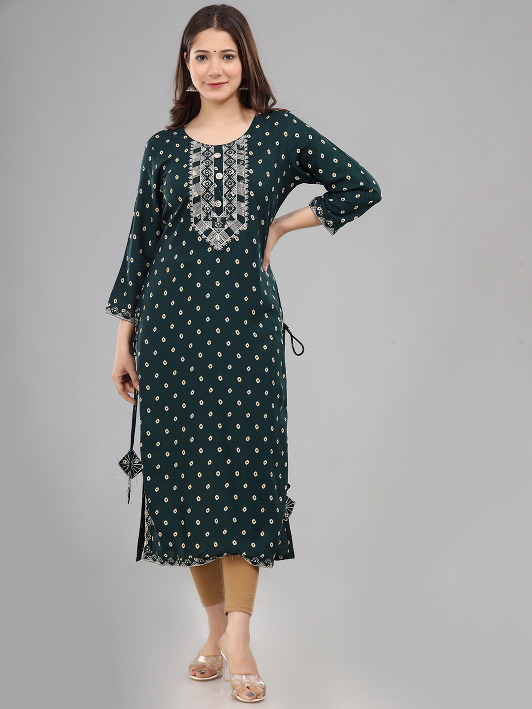 

KALINI Women Green Geometric Printed Embroidered Straight Kurta