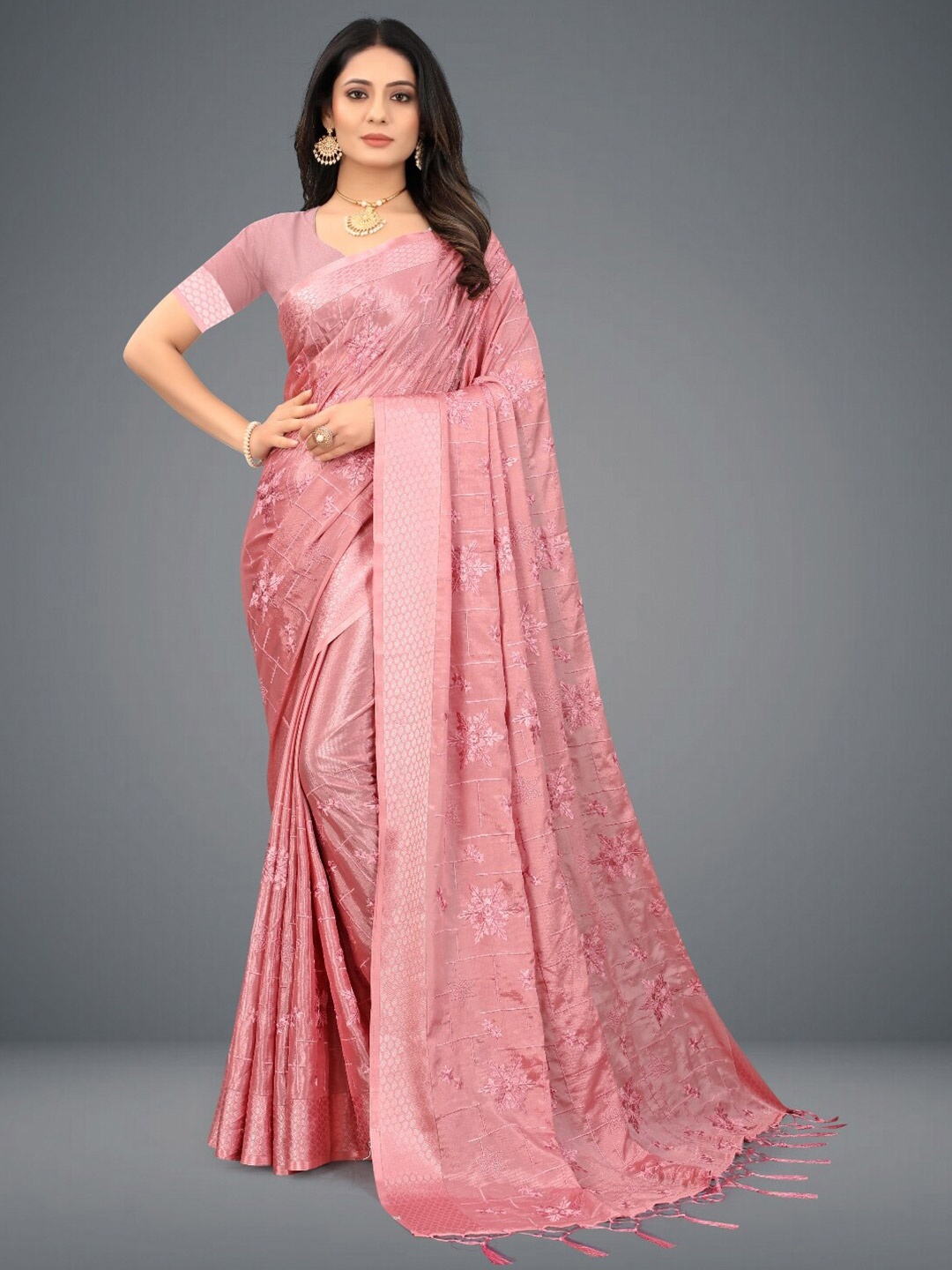 

GAJARAI Women Lavender & Pink Floral Embroidered Silk Blend Banarasi Saree