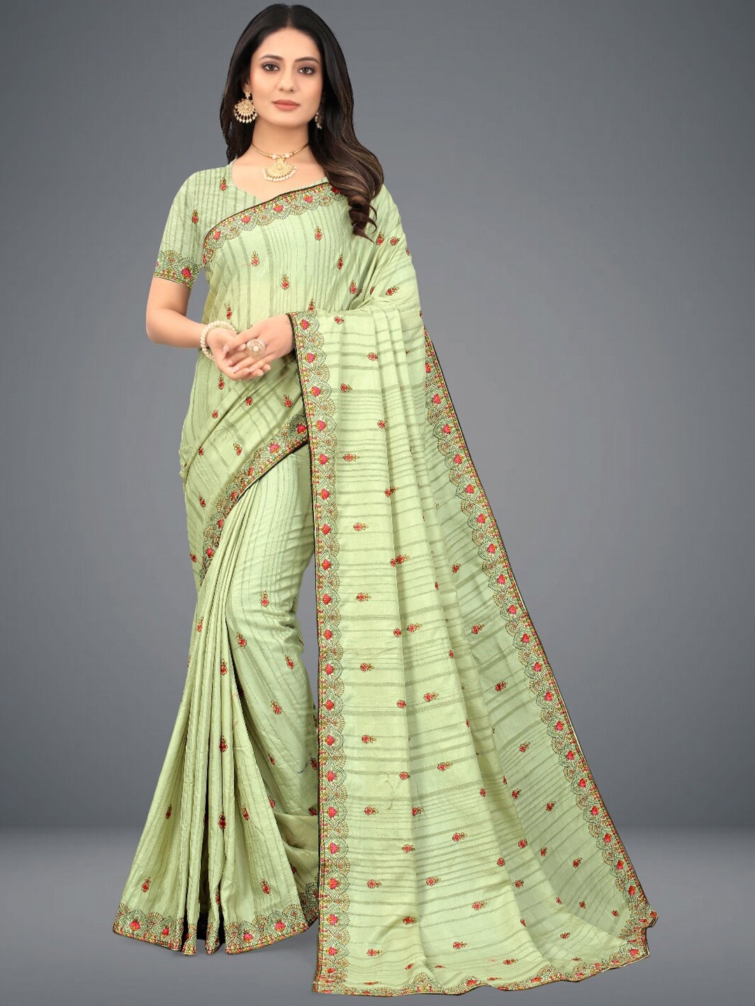 

GAJARAI Women Green & Pink Floral Embroidered Silk Blend Banarasi Saree