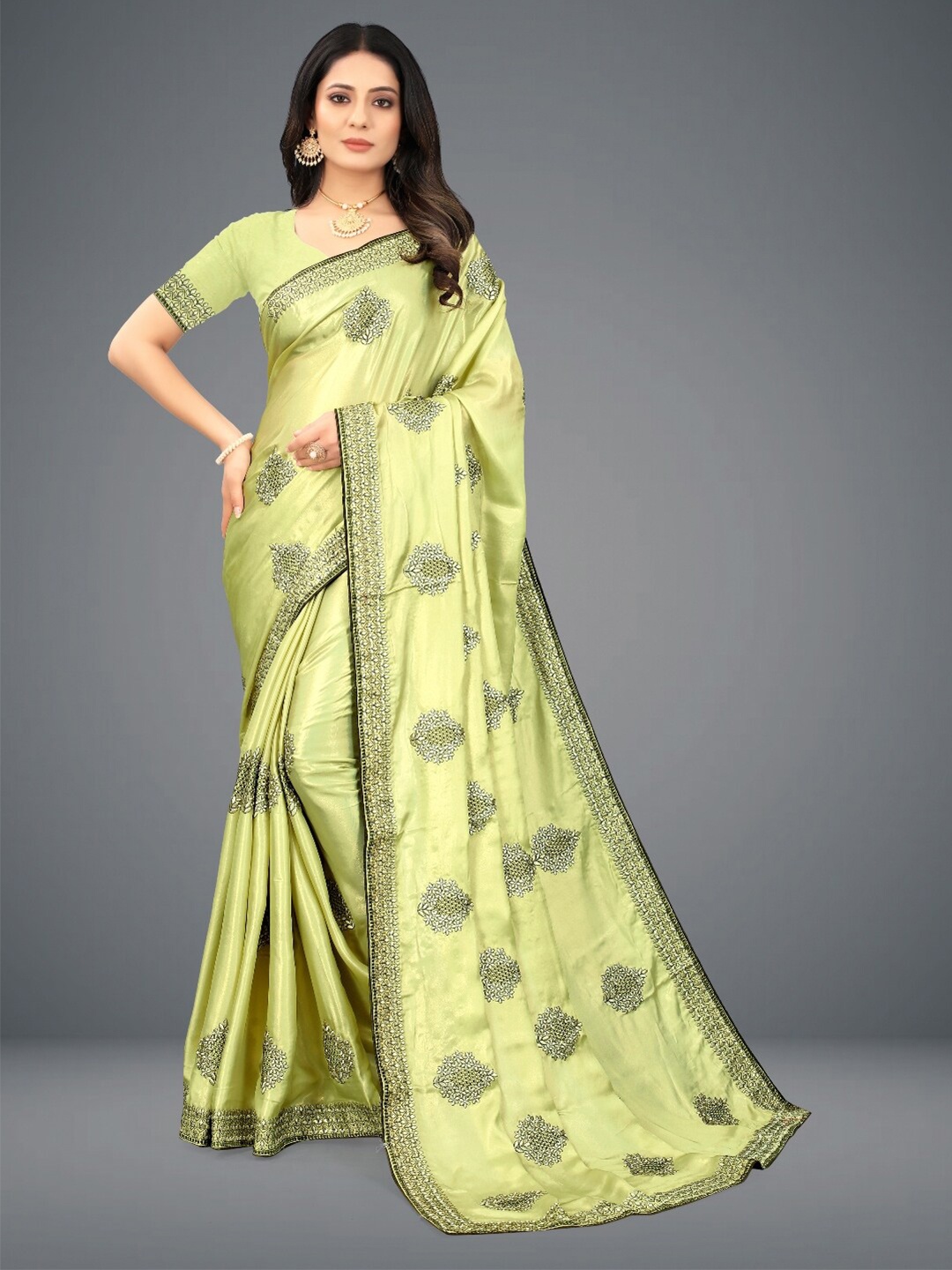 

GAJARAI Lime Green & Black Floral Embroidered Silk Blend Banarasi Saree