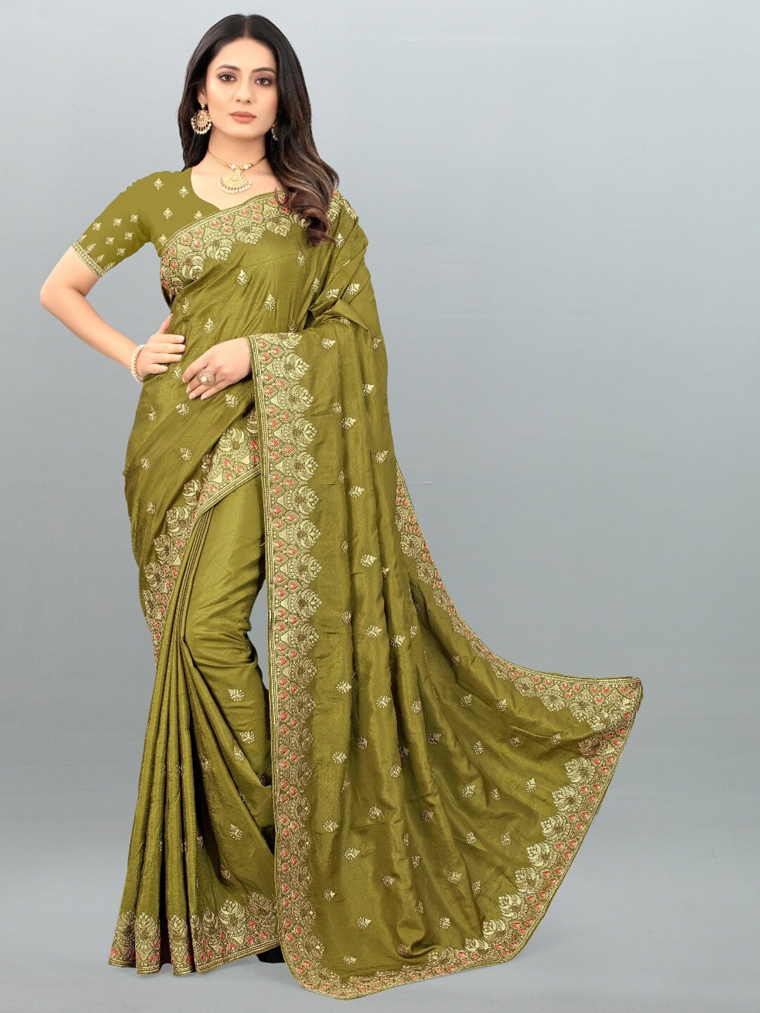 

GAJARAI Green Floral Embroidered Silk Blend Saree