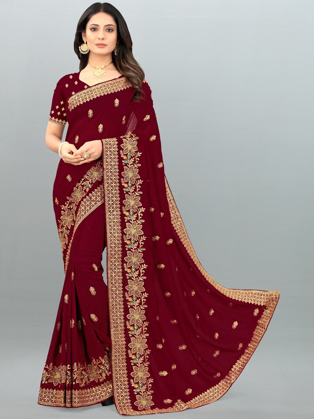 

GAJARAI Women Maroon & Gold-Toned Floral Embroidered Silk Blend Banarasi Saree