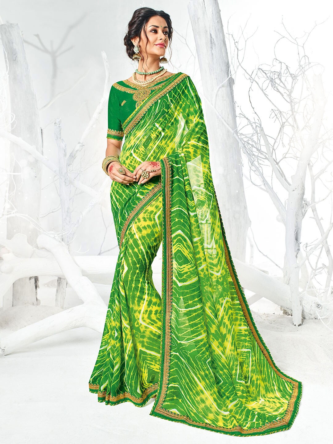 

Shaily Green & White Tie and Dye Pure Georgette Bandhani Saree