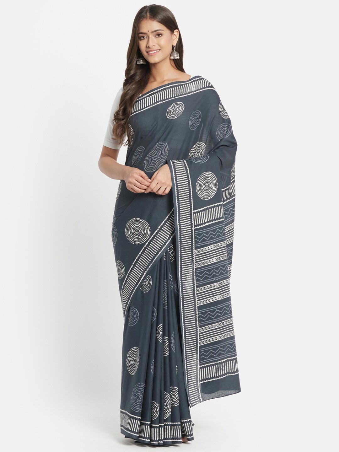 

Fabindia Grey & White Pure Cotton Block Print Saree