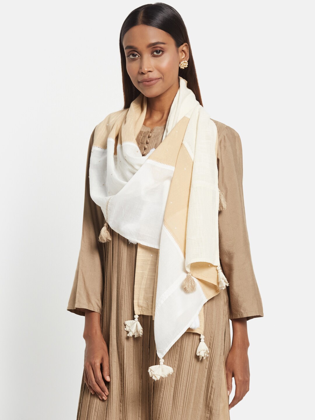 

Fabindia Women White & Beige Colourblocked Stole