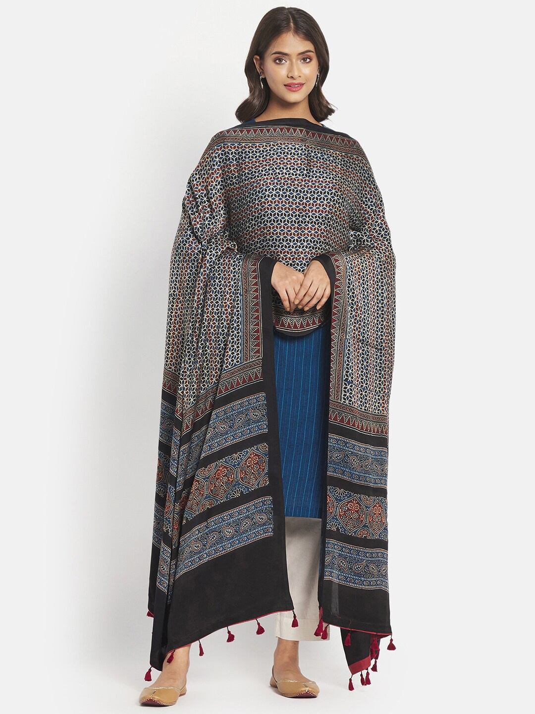 

Fabindia Black Ethnic Motifs Printed Viscose Rayon Dupatta