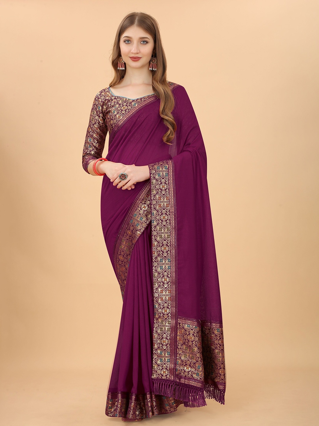 

Grubstaker Women Purple & Gold-Toned Zari Border Pure Silk Saree