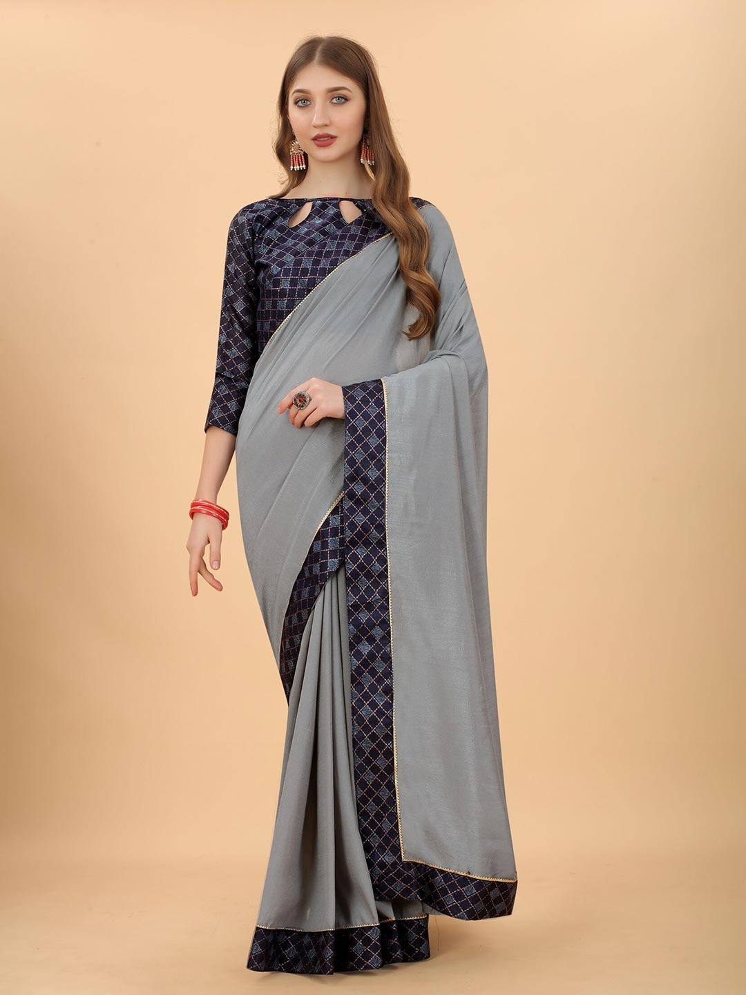 

Grubstaker Women Grey & Black Zari Pure Silk Saree