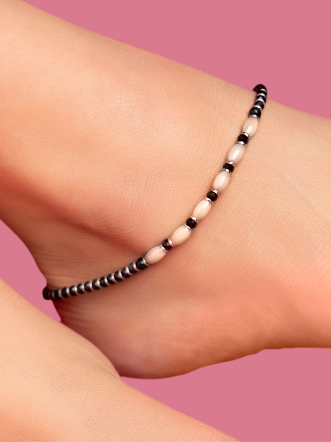 

Zavya Women White & Black Artficial Beaded 92.5 Sterling Silver Anklet