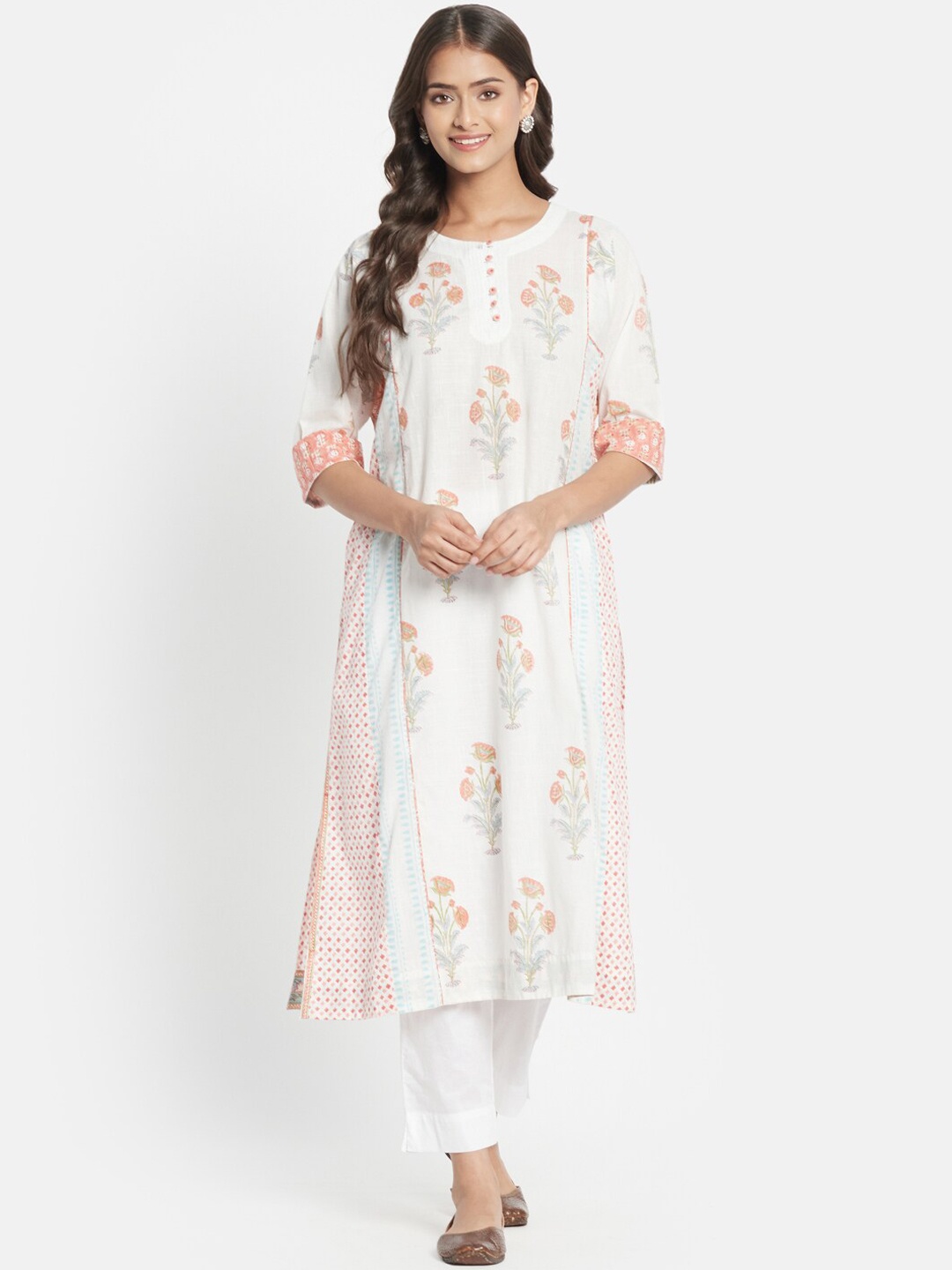 

Fabindia Women White & Peach-Coloured Floral Printed Kurta