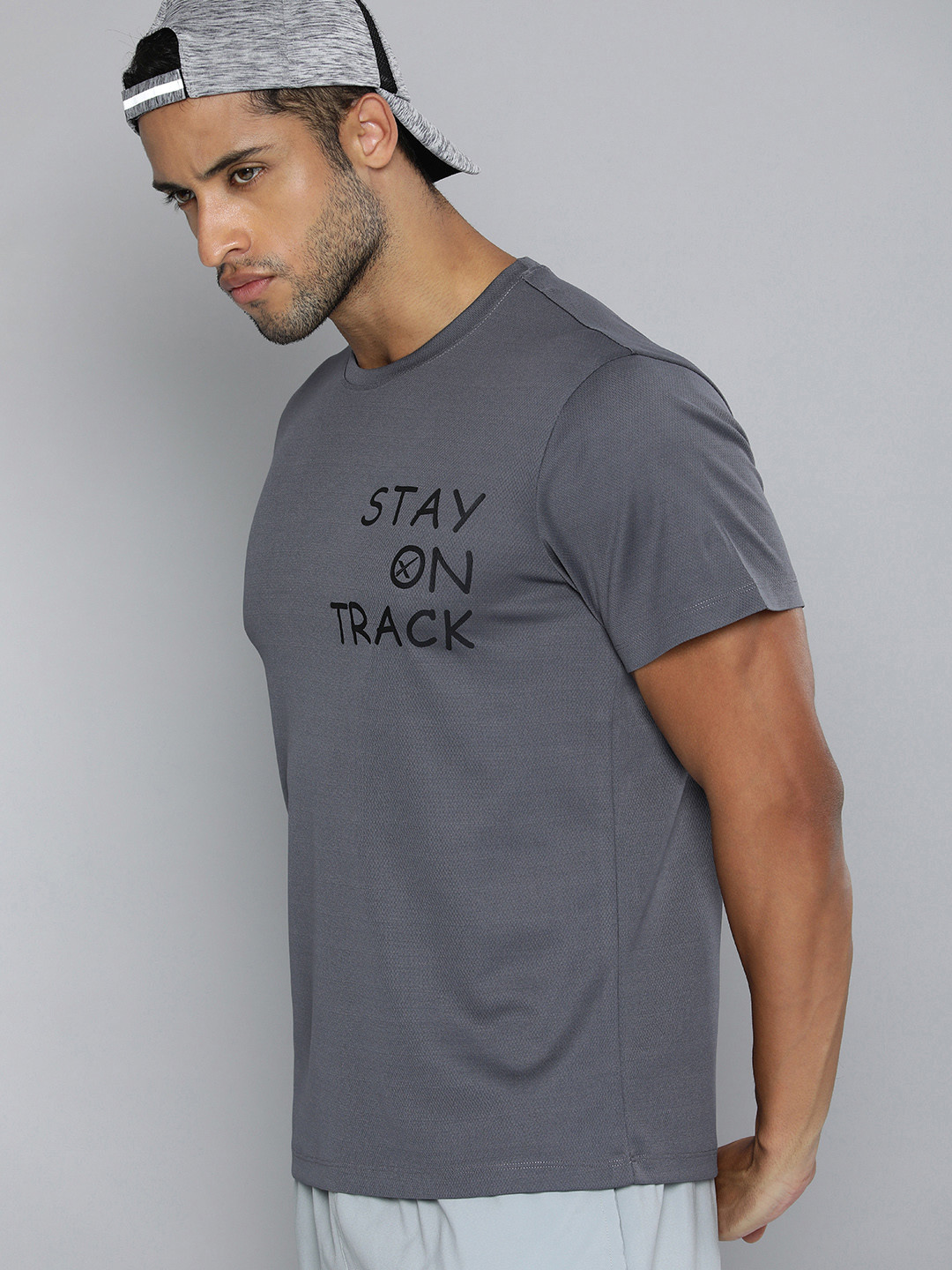 

HRX by Hrithik Roshan Men Grey & Black Typography Printed T-shirt