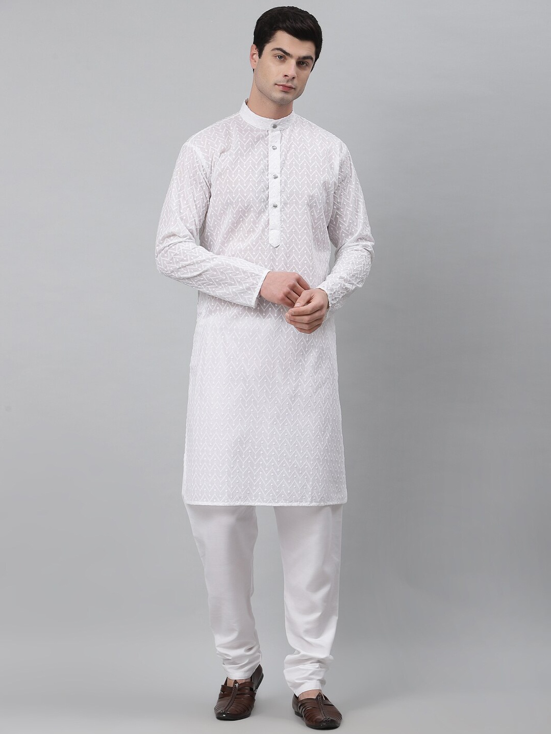 

NEUDIS Men White Floral Embroidered Thread Work Pure Cotton Kurta With Churidaar