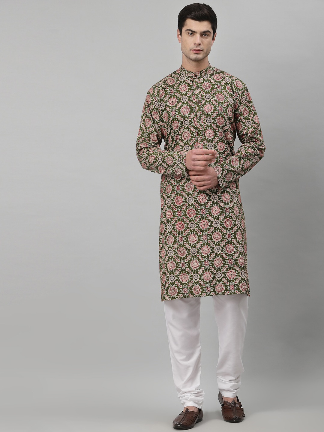 

NEUDIS Men Green Floral Printed Grandeur & Majestic Artwork Khadi Kurta