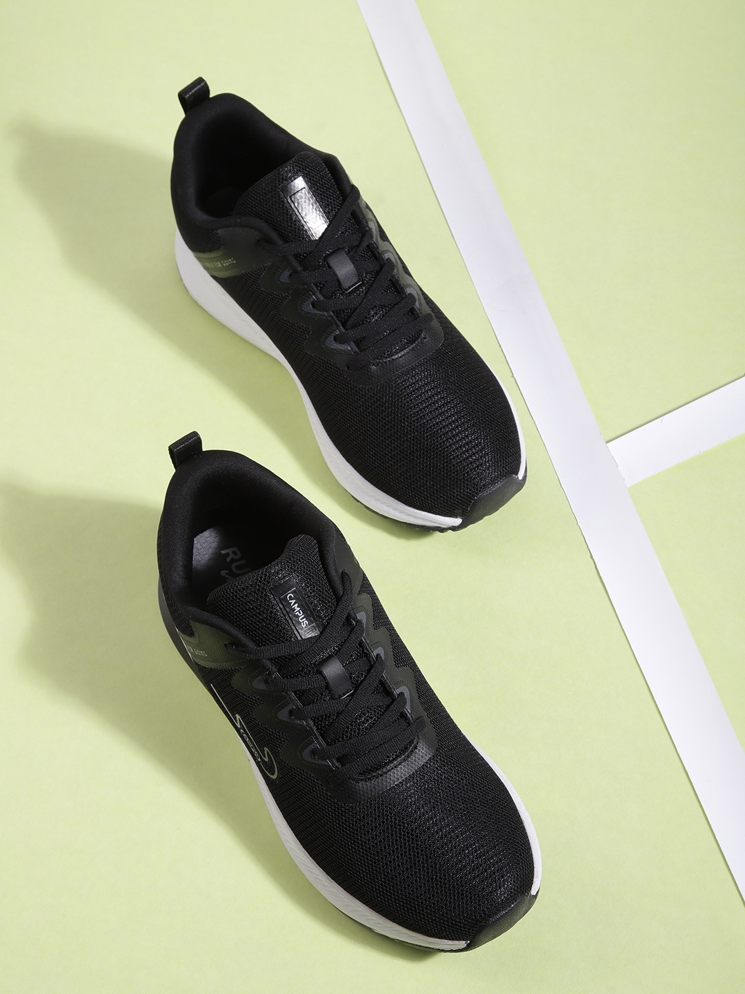 

Campus Men Black Woven Design Running Shoes