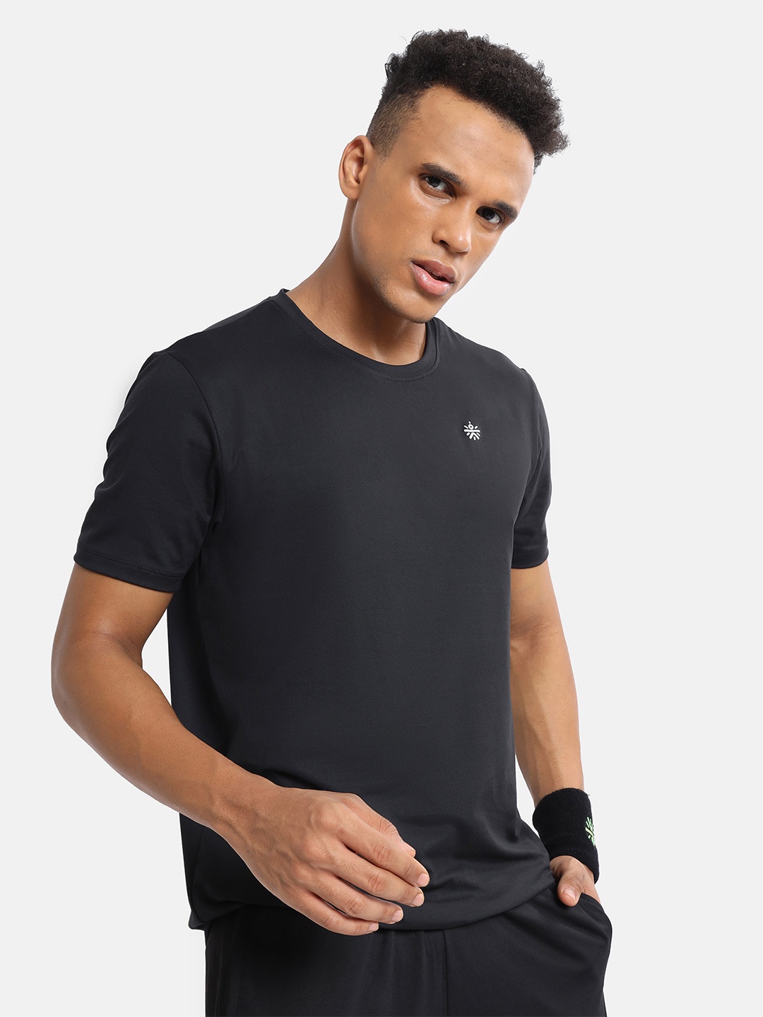 

Cultsport Men Black Solid Active T-shirts