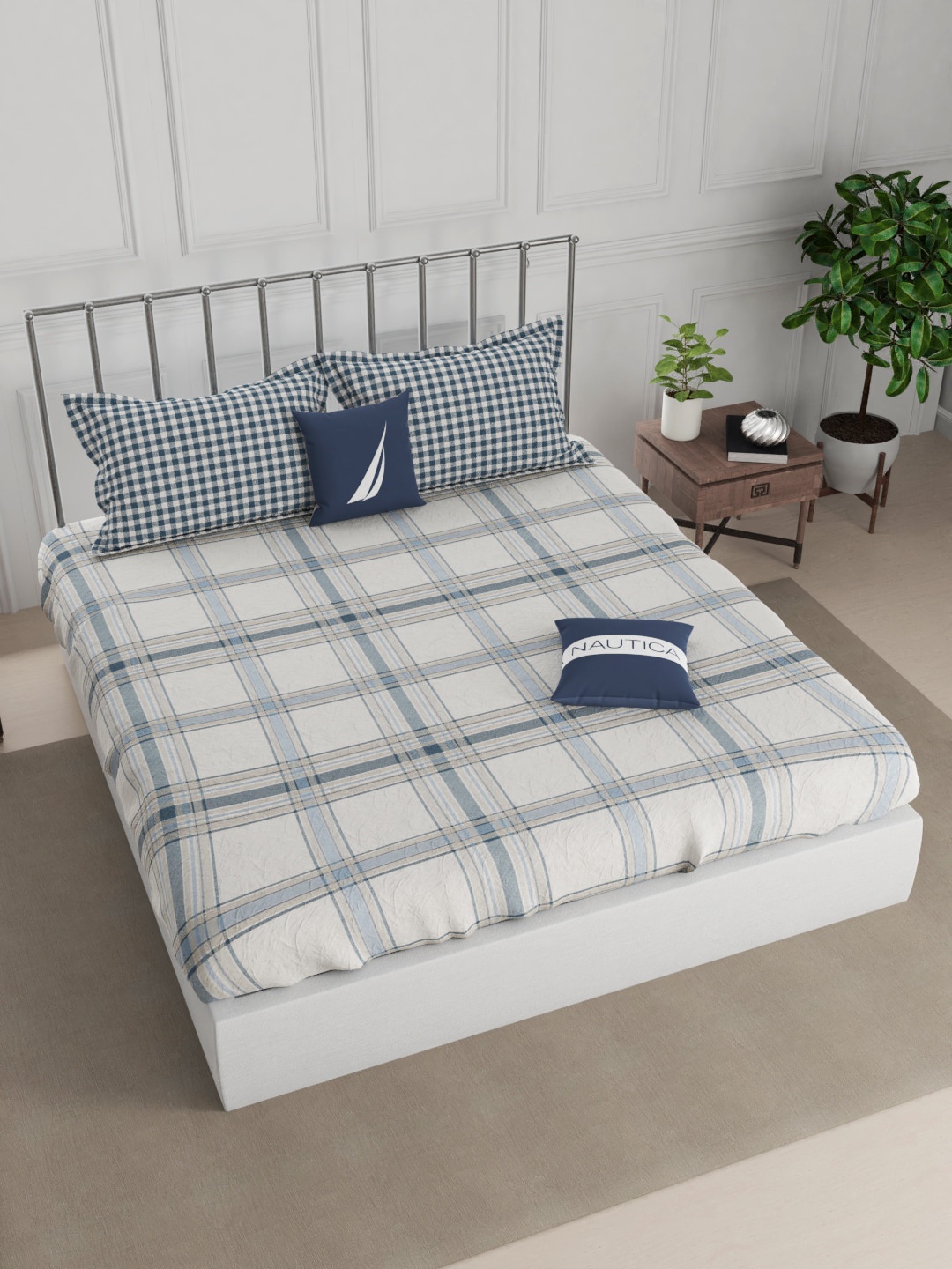 

Nautica White & Green Geometric 210 TC King Bedsheet with 2 Pillow Covers