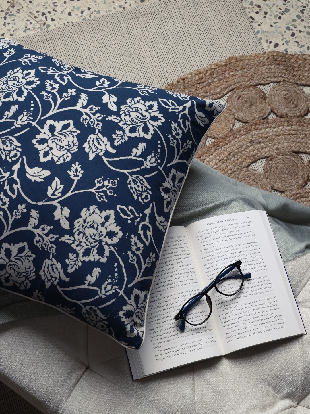 

Spun by Welspun Blue & White Floral Square Cushion Covers