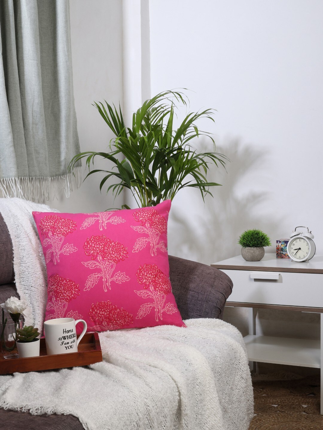 

Spun by Welspun Pink & White Floral Square Cushion Covers