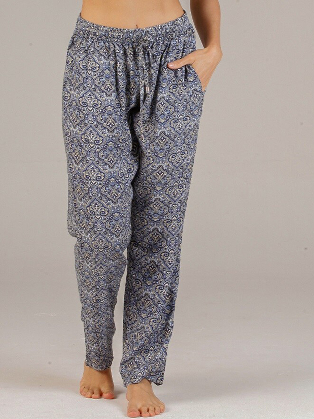 

evolove Women Grey Printed Lounge Pants