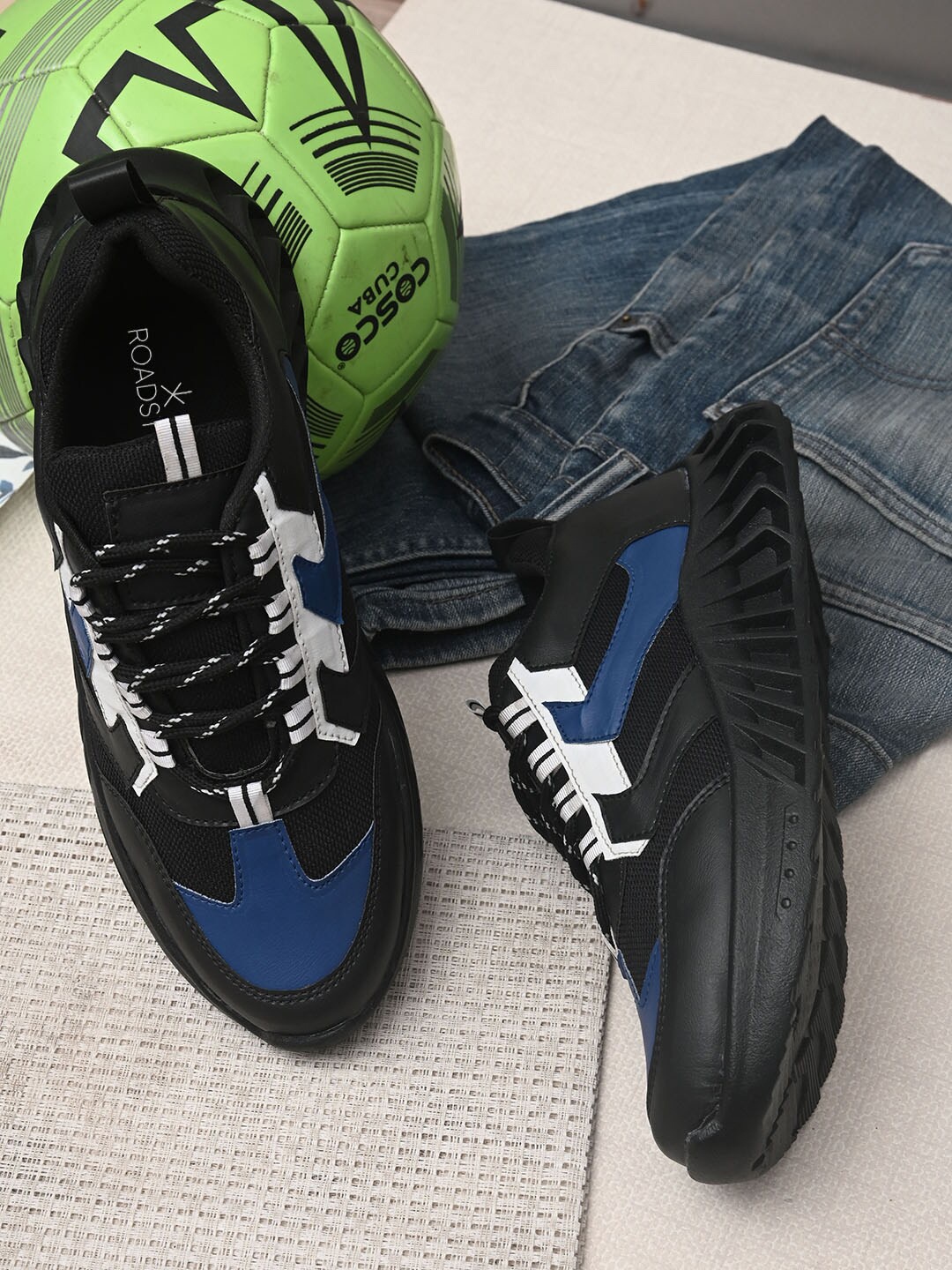 

Roadster Men Black Colourblocked Sneakers