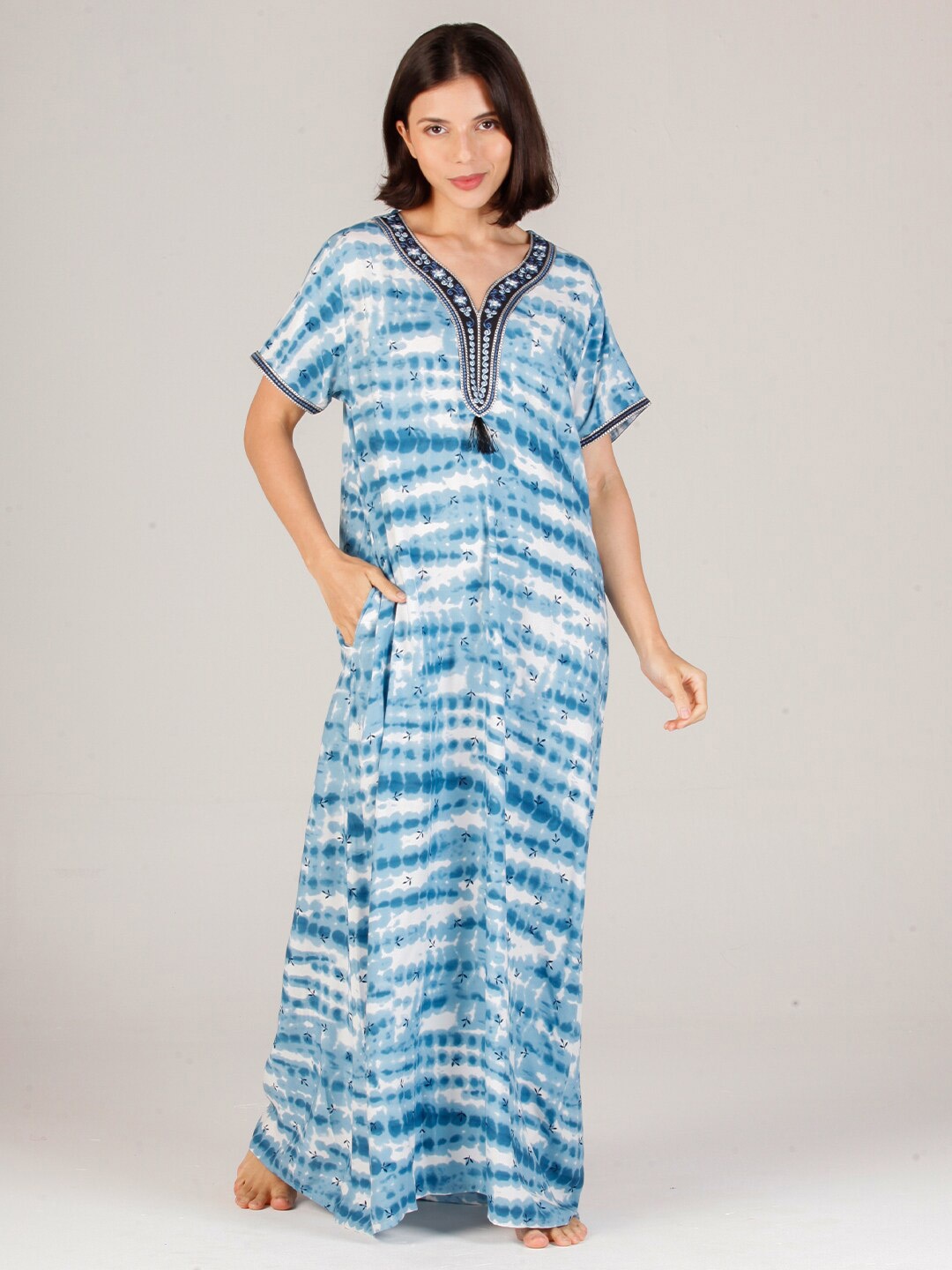 

evolove Women Blue Printed Maxi Nightdress