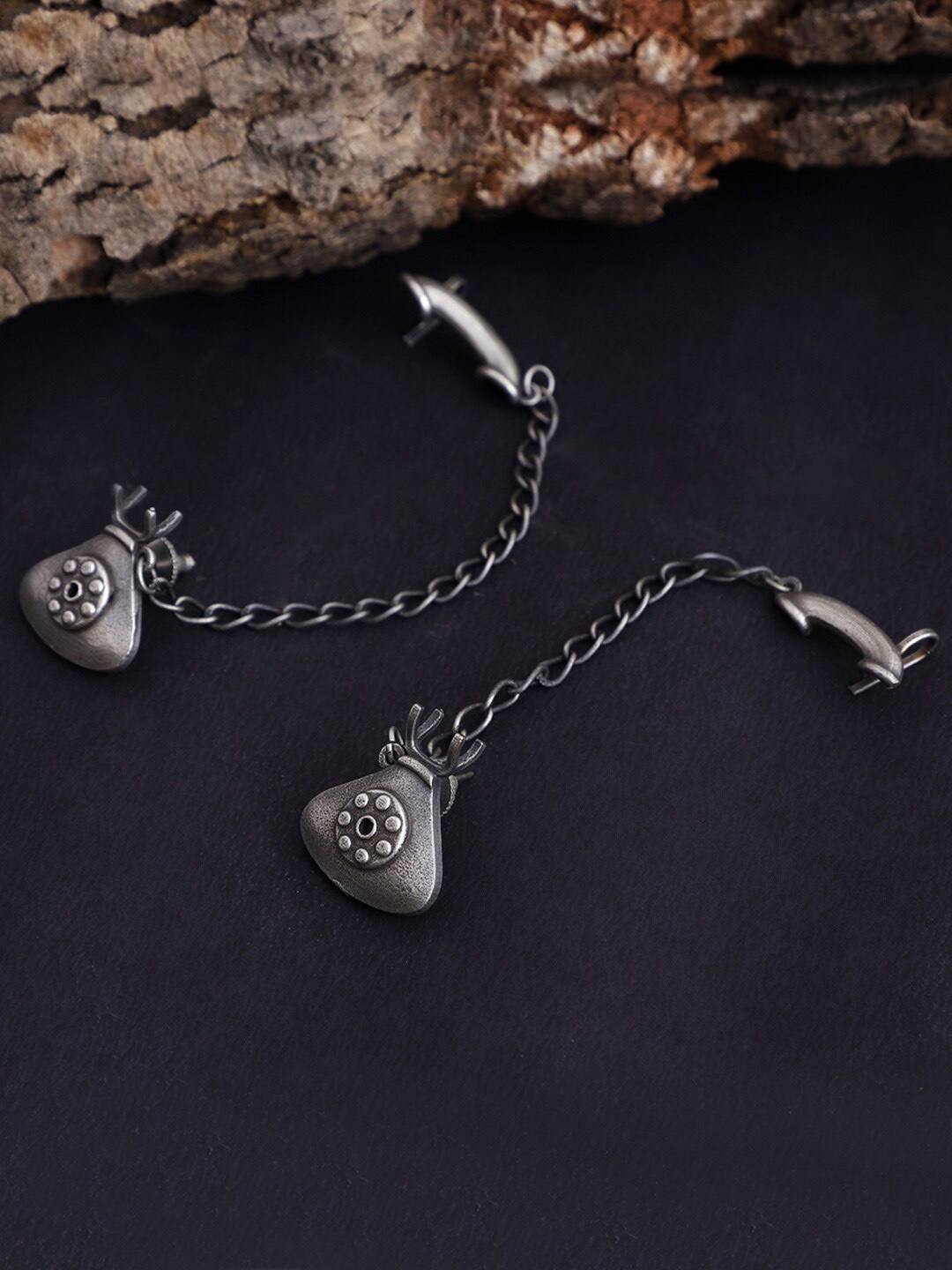 

VENI Silver-Toned Ear cuff Stud Earrings