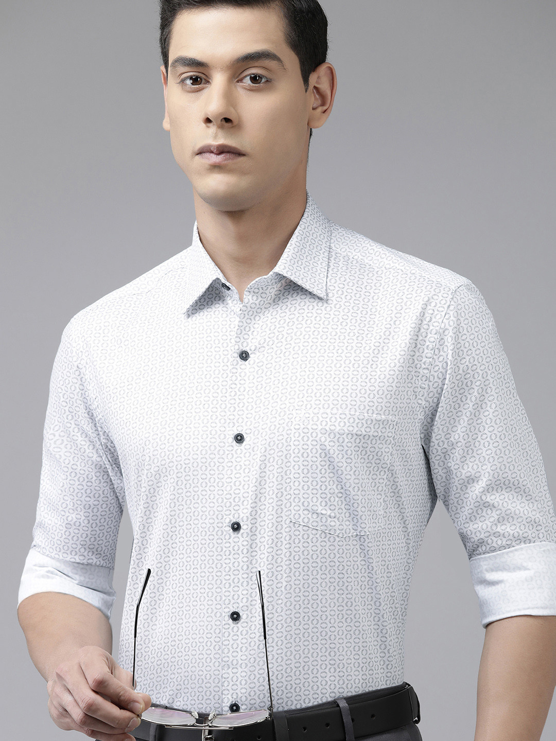 

Arrow Men White Original Slim Fit Printed Pure Cotton Casual Shirt