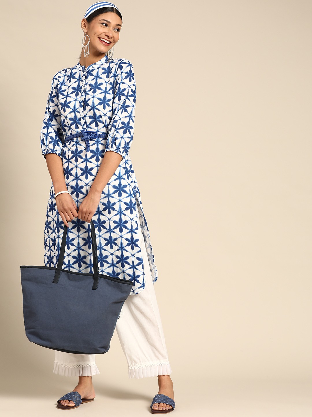 

Sangria Women Blue & White Floral Printed Cotton Kurta