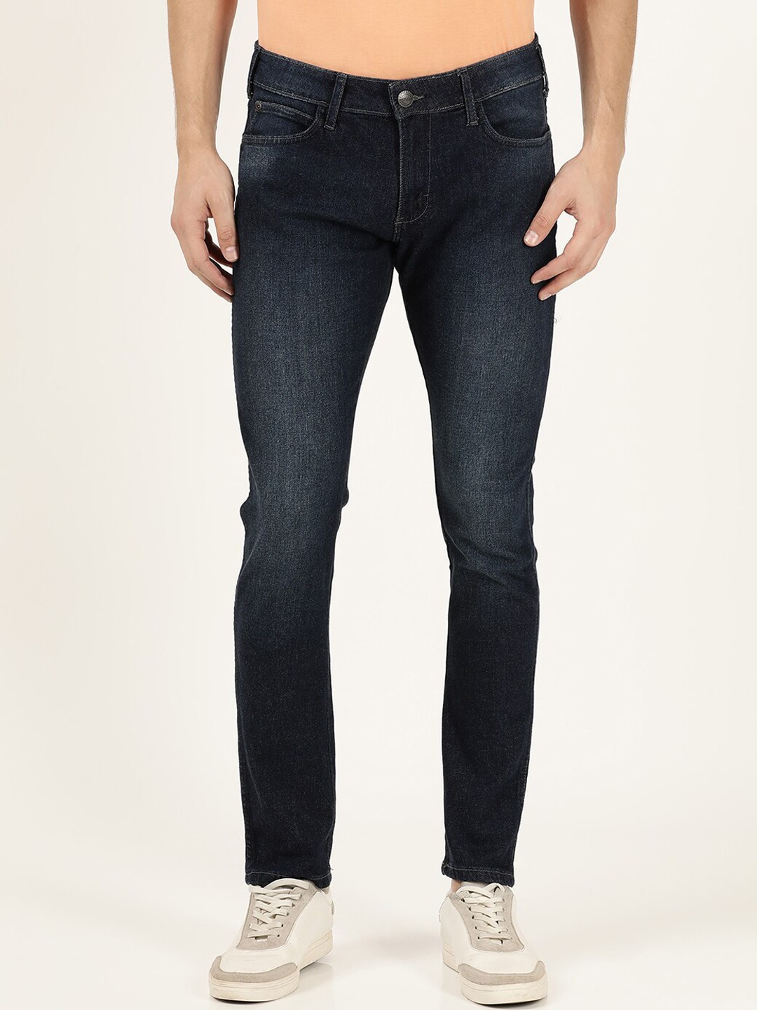 

Wrangler Men Blue Skanders Slim Fit Low-Rise Light Fade Stretchable Jeans