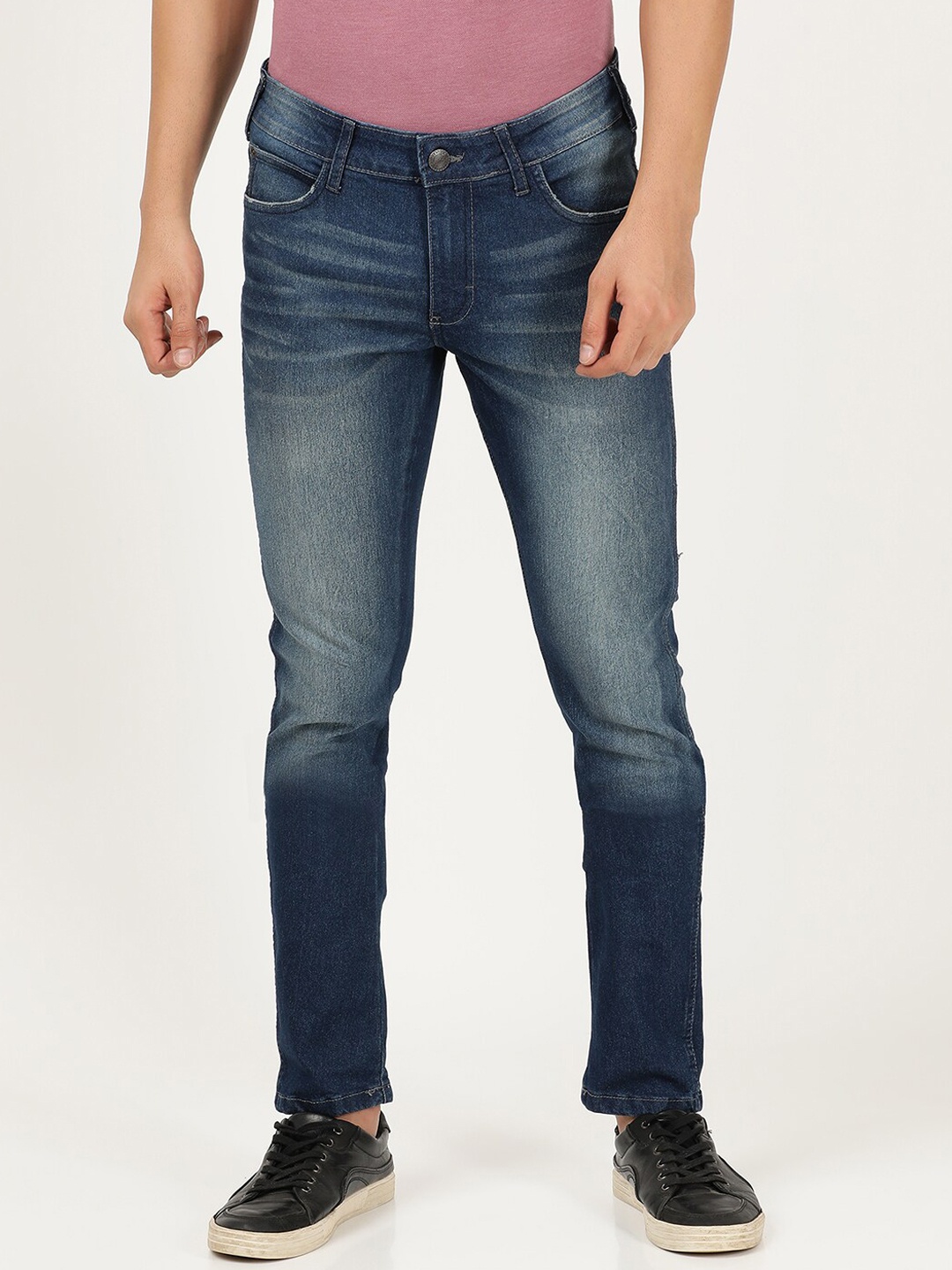 

Wrangler Men Blue Skanders Slim Fit Low-Rise Mildly Distressed Heavy Fade Stretchable Jeans