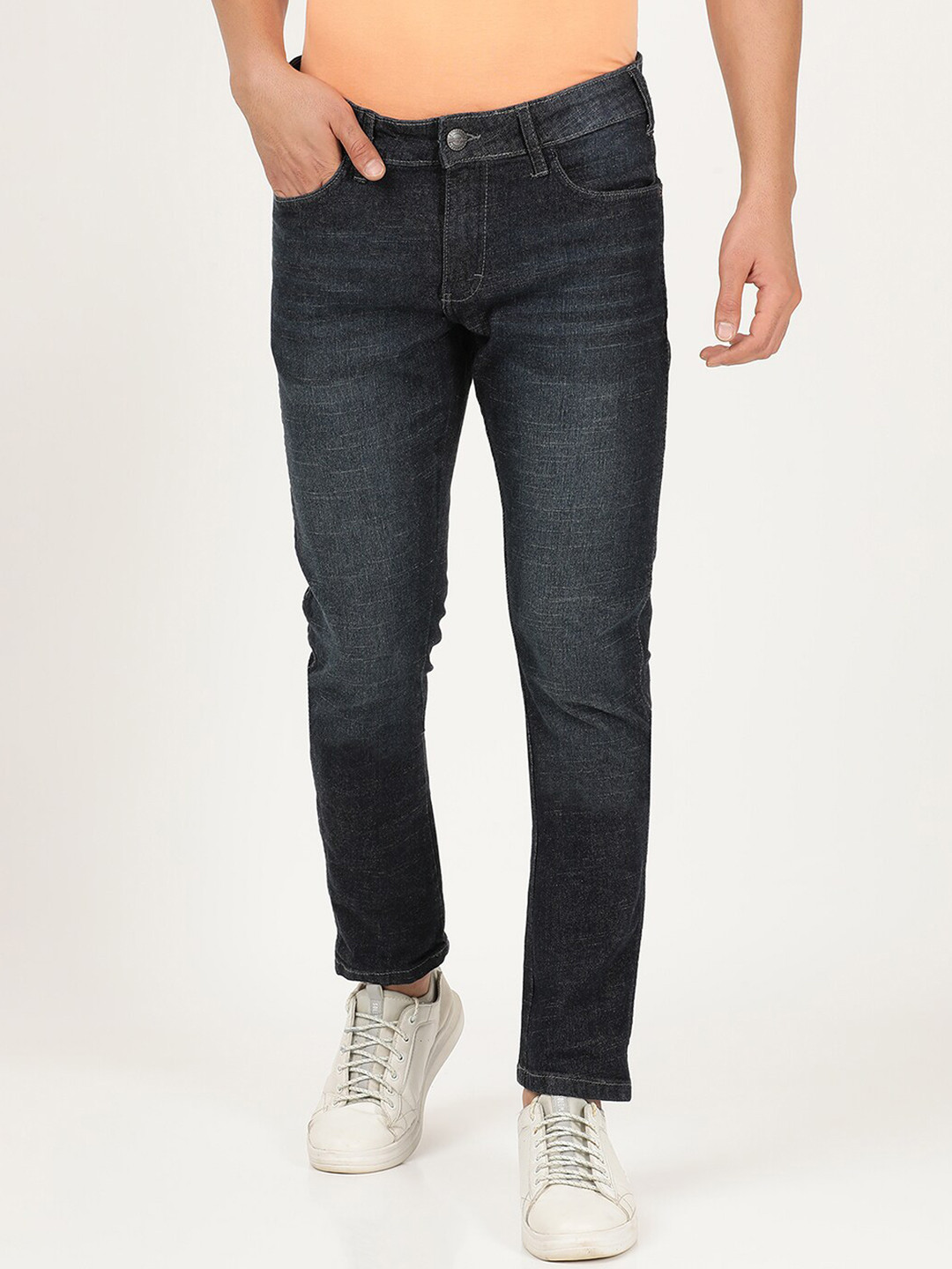 

Wrangler Men Blue Skanders Slim Fit Low-Rise Light Fade Stretchable Jeans