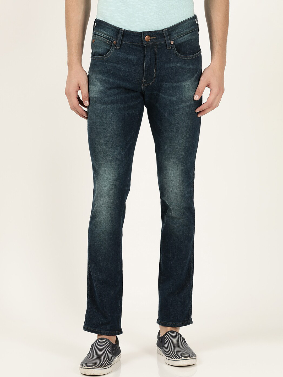 

Wrangler Men Blue Skanders Slim Fit Low-Rise Light Fade Stretchable Jeans