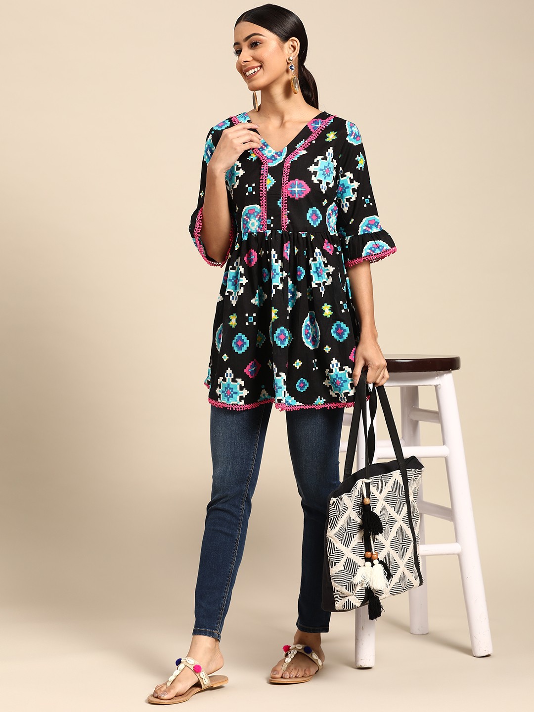 

Sangria Women Black & Blue Geometric Printed Flared Sleeves Lace Kurta