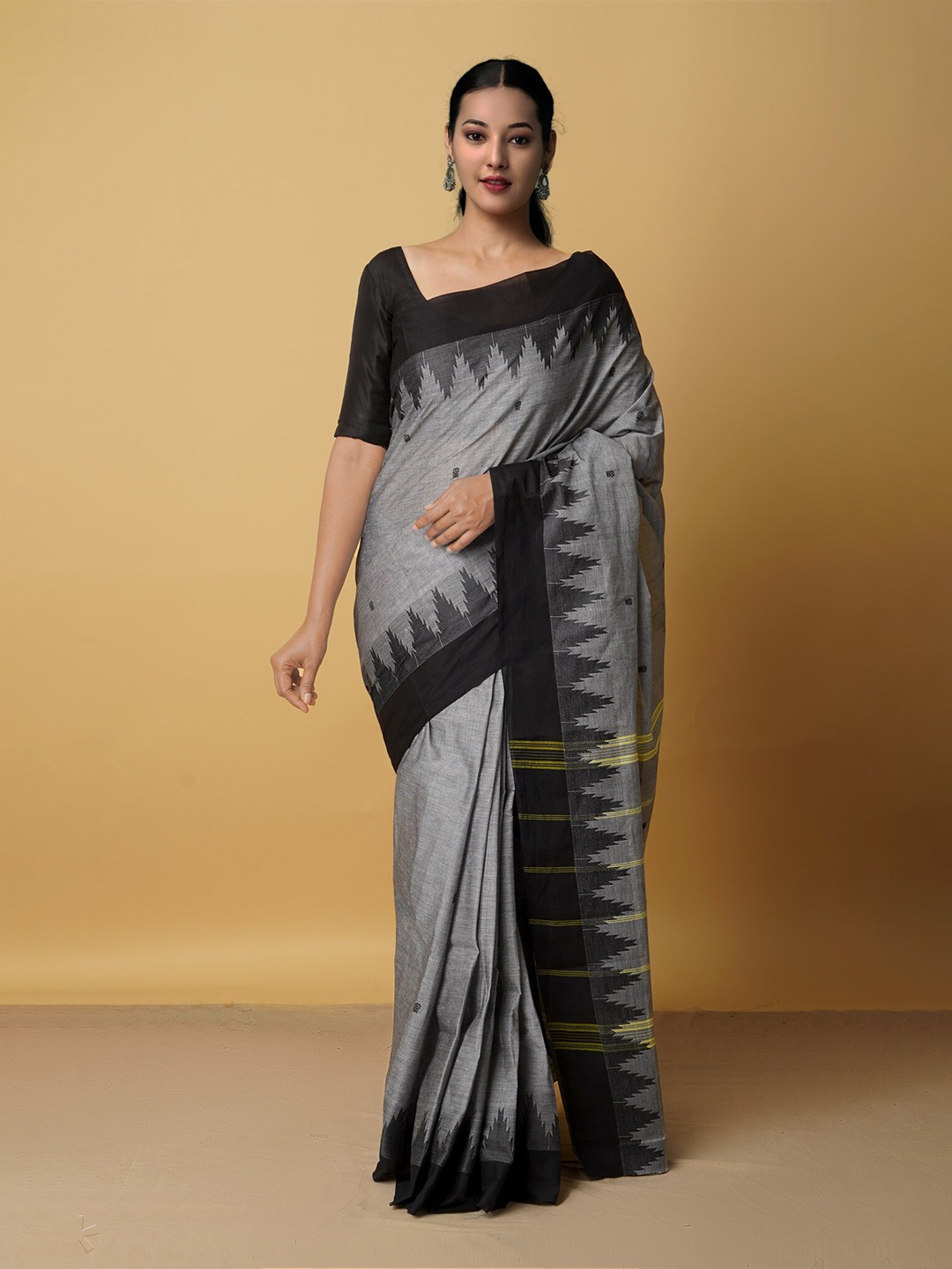 

Unnati Silks Women Grey & Black Pure Cotton Saree