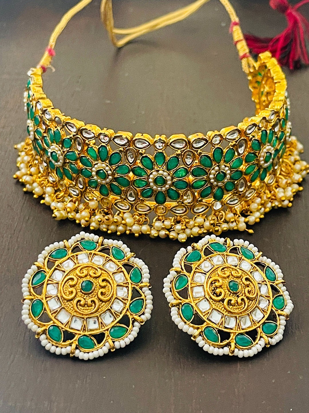 

The Opal Factory Women Gold-Plated Green & White Kundan Studded Beaded Jadau Jewellery Set
