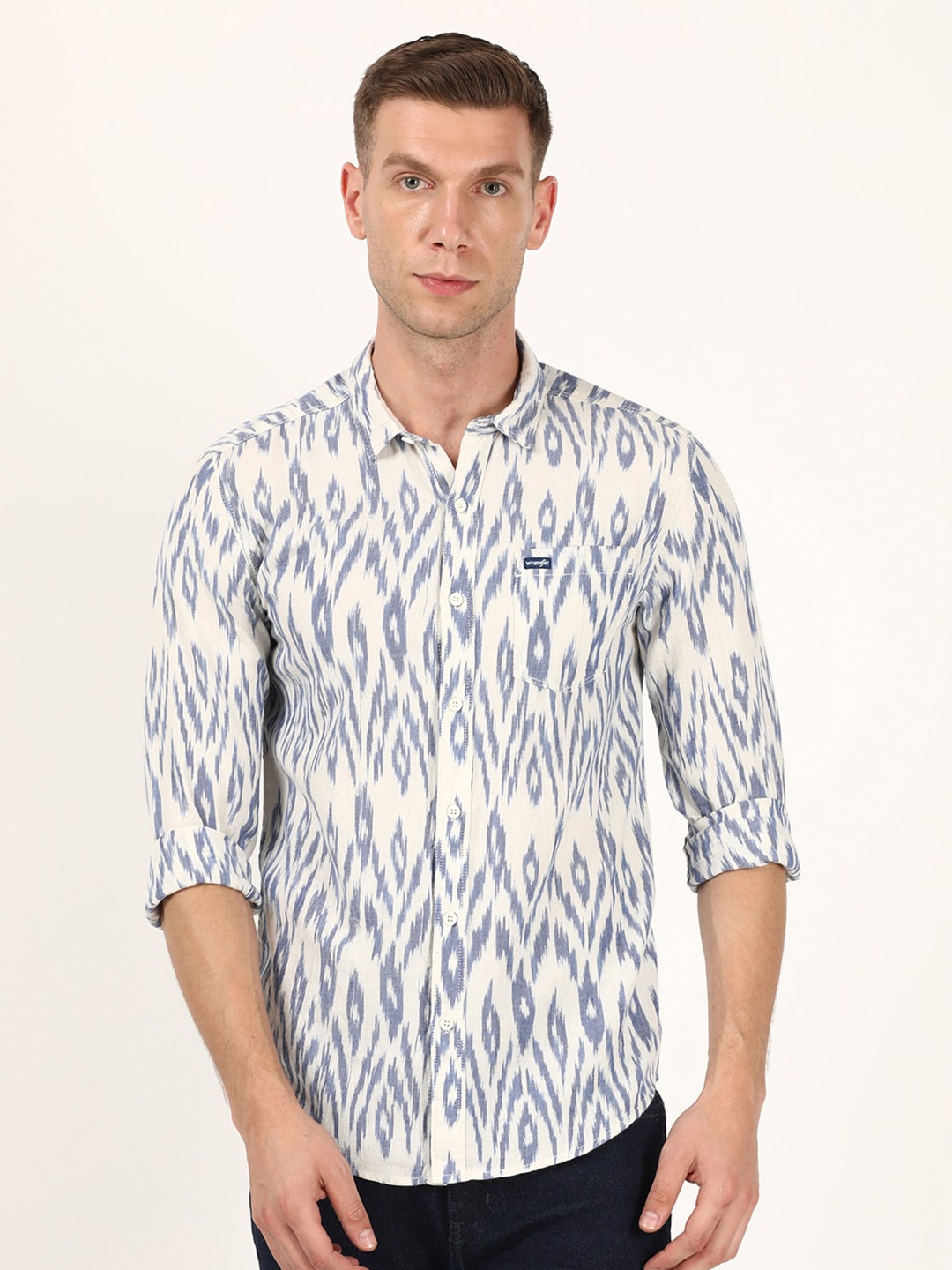 

Wrangler Men White Printed Raw Edge Slim Fit shirt