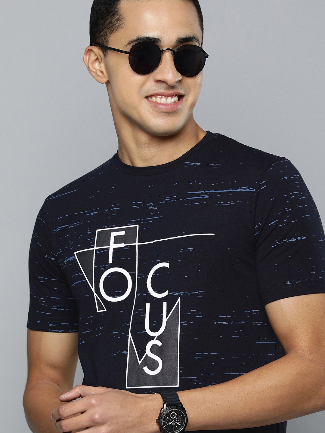 

Lawman pg3 Men Navy Blue Geometric Print Slim Fit T-shirt