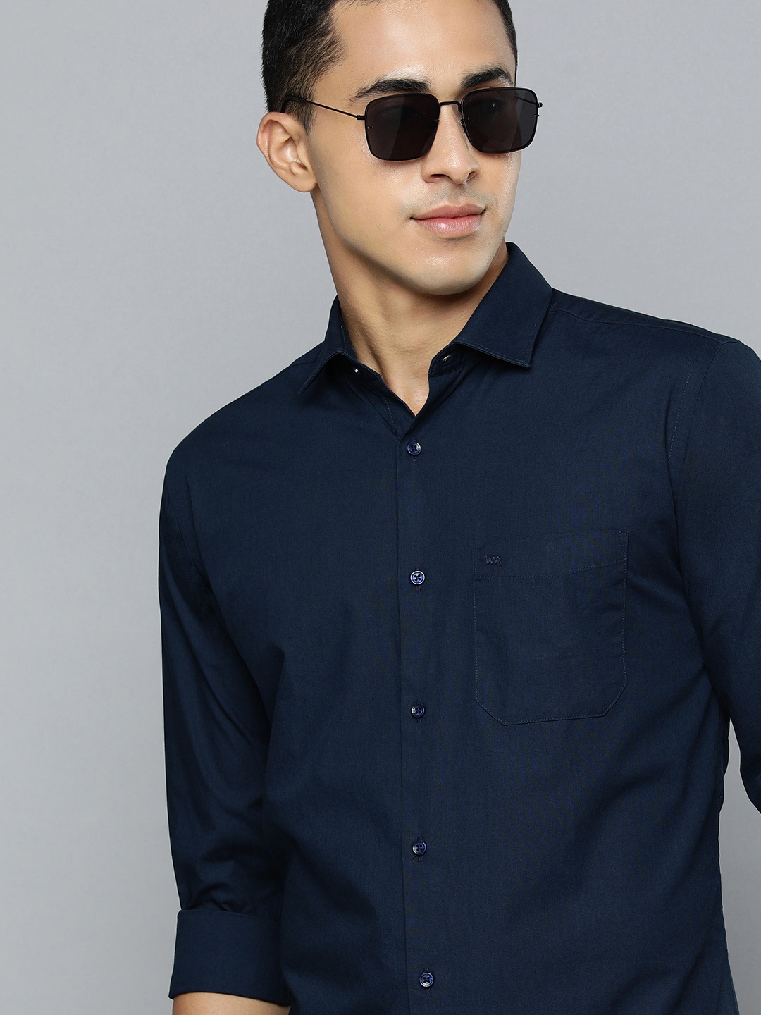 

Lawman pg3 Men Navy Blue Slim Fit Pure Cotton Casual Shirt